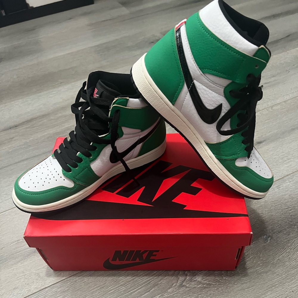 / Jordan 1 Retro High
Lucky Green (Women's) (size 7)White Brad New